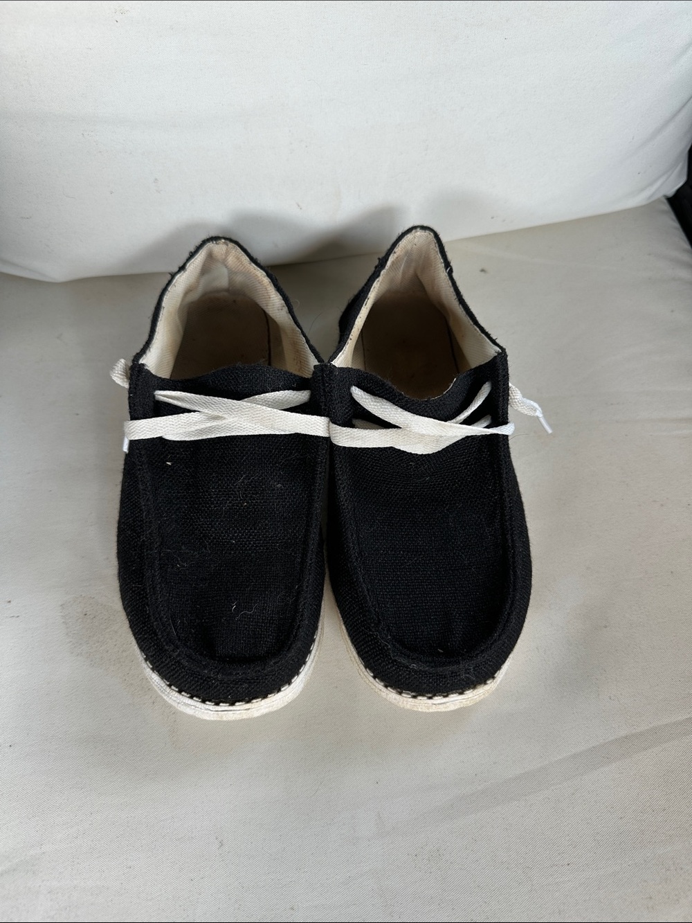 Source Unknown Black Canvas Women's Casual Lace-Up Flats with White Laces